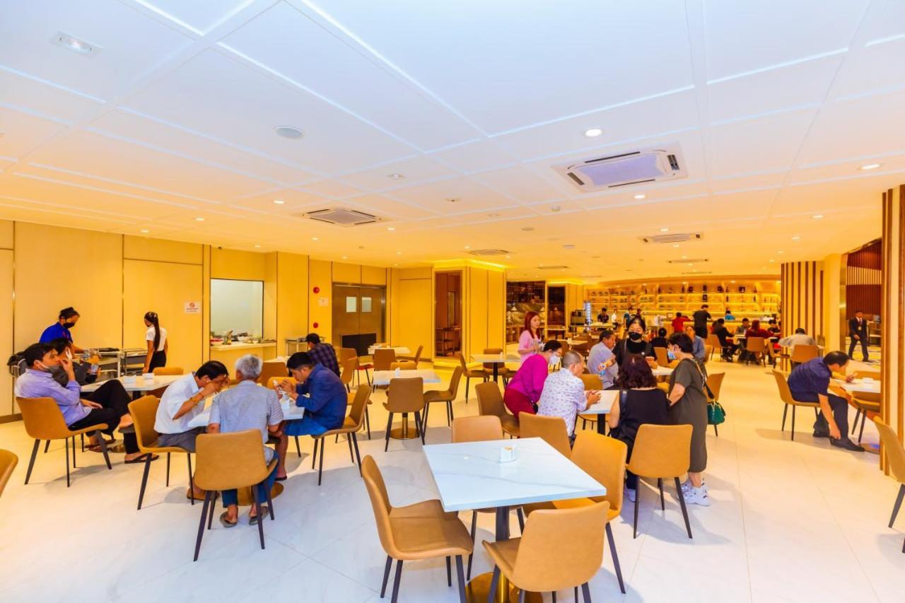 Dynasty Casino Hotel Bavet Buitenkant foto