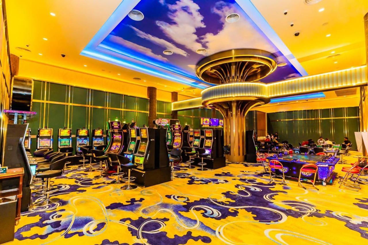 Dynasty Casino Hotel Bavet Buitenkant foto